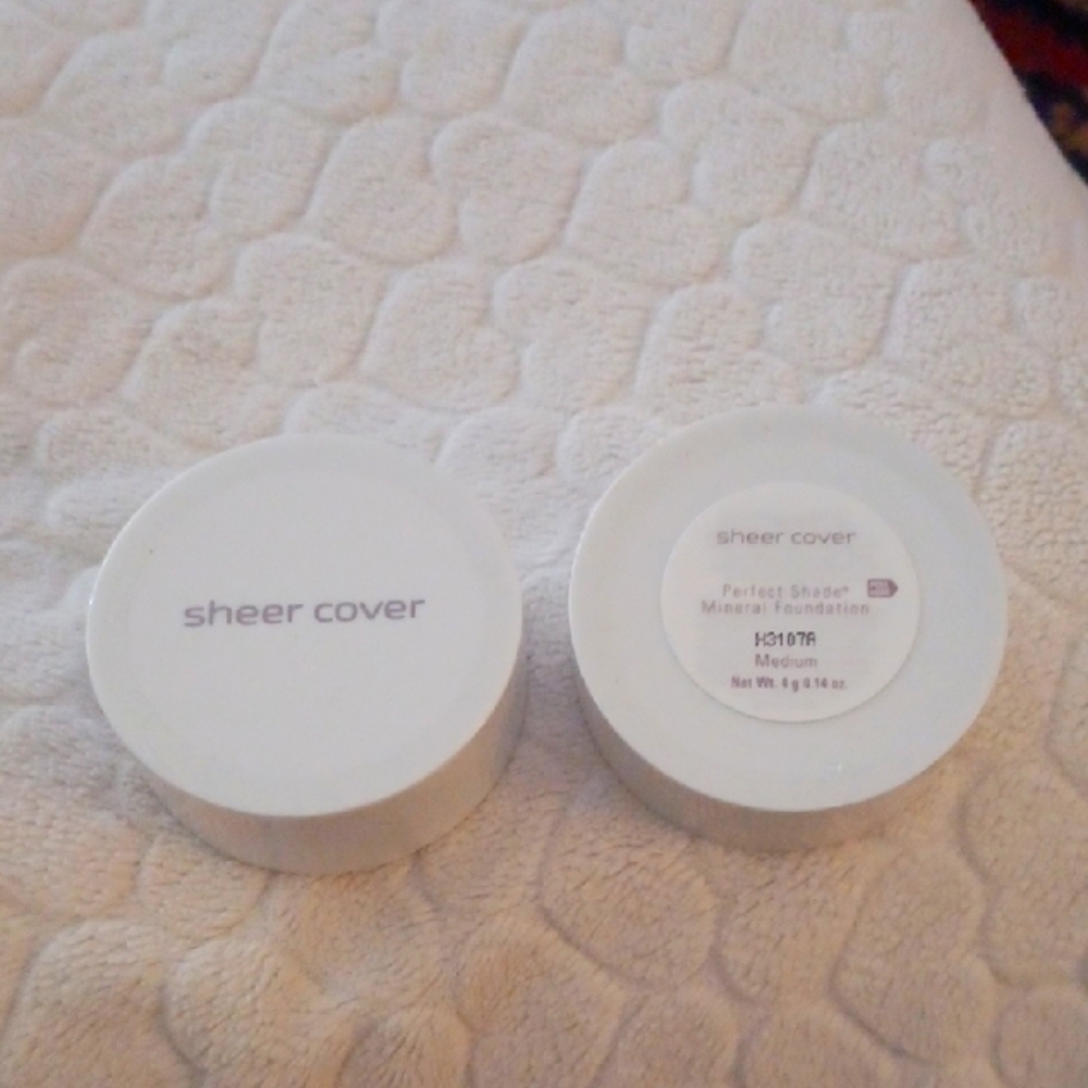 2 Sheer Cover Mineral(never Opened) Foundation Medium